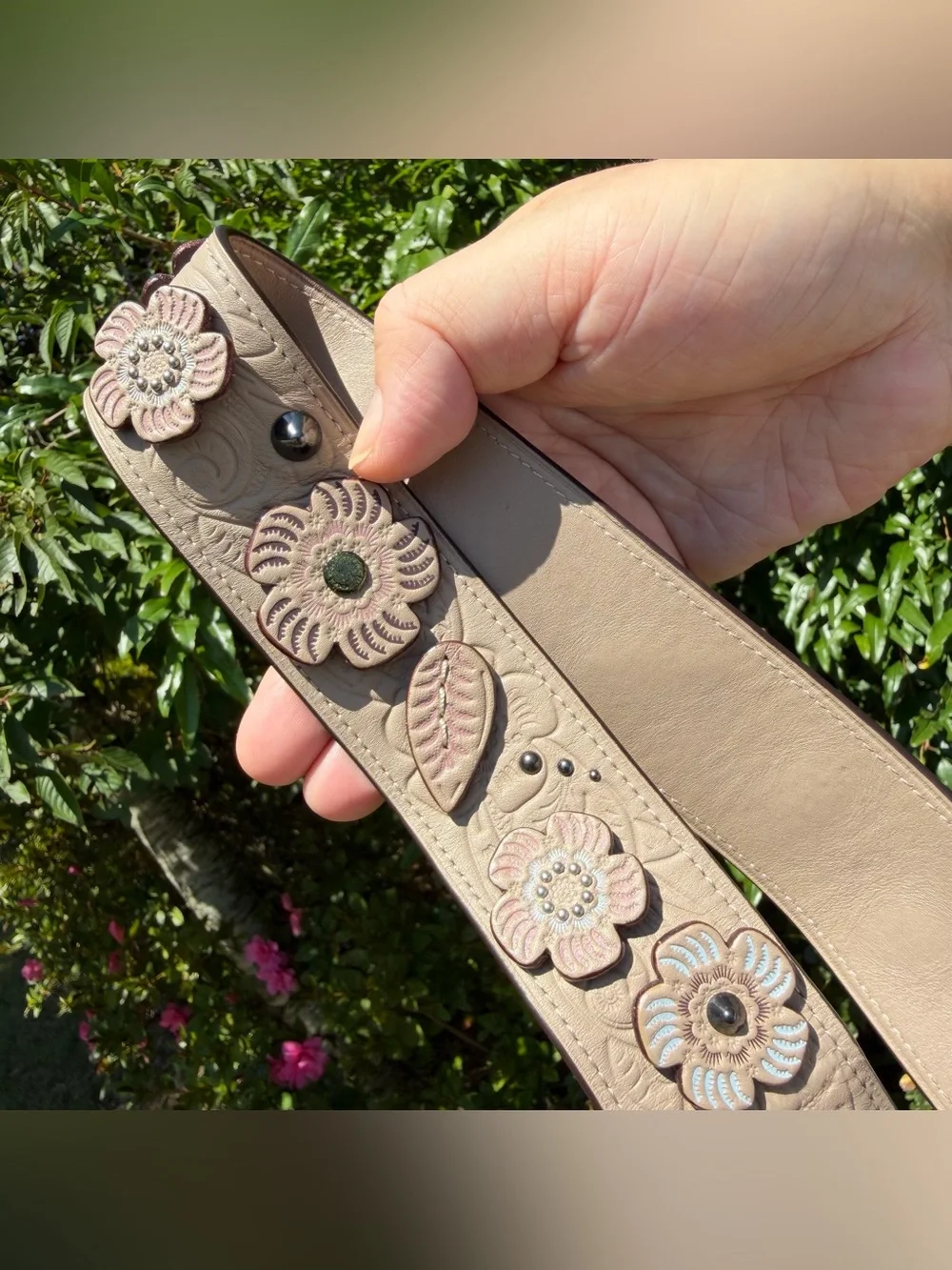 EUC Coach Novelty Strap With Painted Tea Rose Tooling 87323
